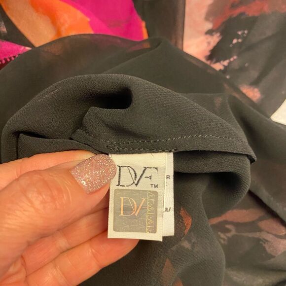 Diane Von Furstenberg 100% silk blouse, size 6 - Picture 9 of 10